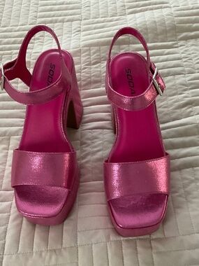 Fun! Fun! Fun! Soda “Barbie” pink platform shoes